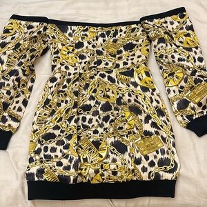 Moschino off shoulder dress size 36
From collaboration collection H&MxMoschino